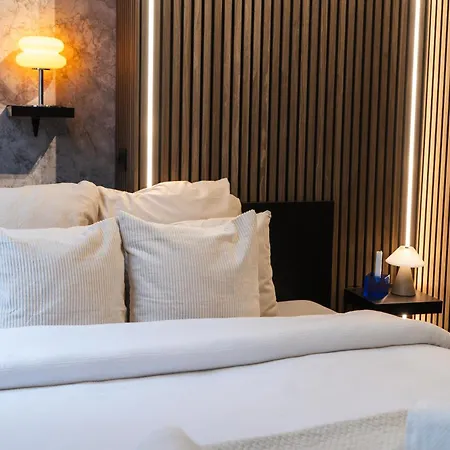 Simple Private In 5br Shared Apartment, Well Connected Location Апартаменти