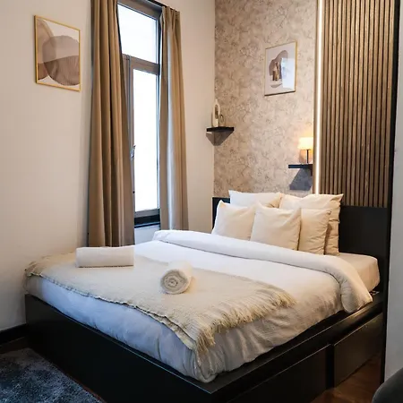 Simple Private In 5br Shared Apartment, Well Connected Location * Gand