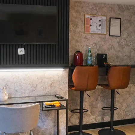 Simple Private In 5br Shared Apartment, Well Connected Location Gand