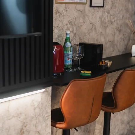 Simple Private In 5br Shared Apartment, Well Connected Location Appartement