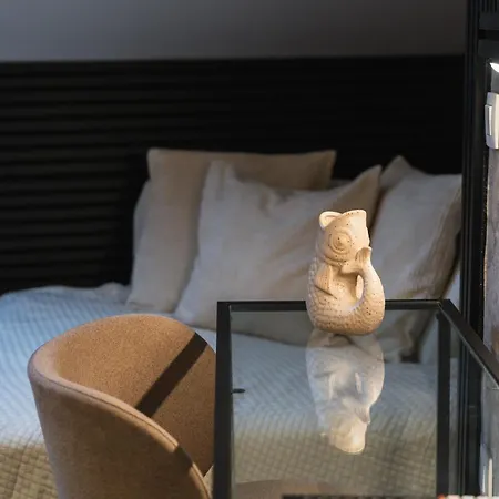 Appartement Simple Private In 5br Shared Apartment, Well Connected Location *