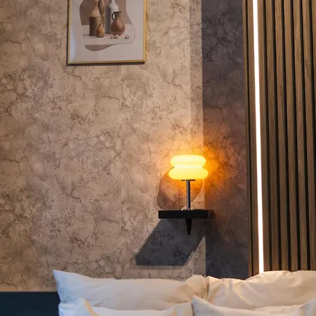 Simple Private In 5br Shared Apartment, Well Connected Location Апартаменти