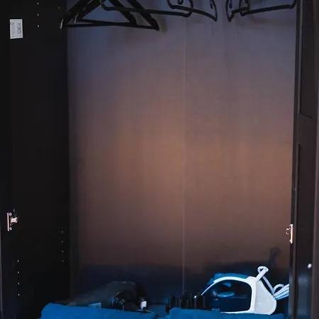 Simple Private In 5br Shared Apartment, Well Connected Location Appartement
