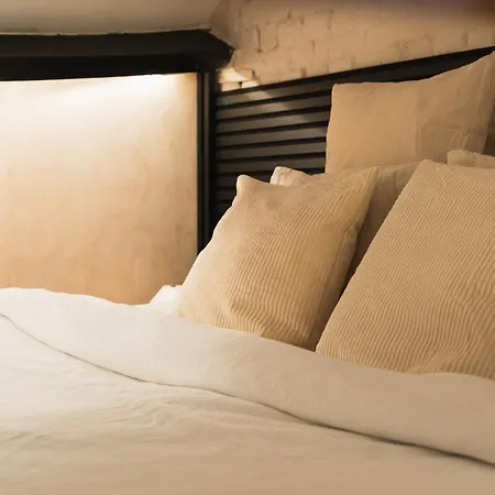 Appartement Simple Private In 5br Shared Apartment, Well Connected Location