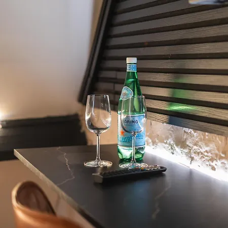 Appartement Simple Private In 5br Shared Apartment, Well Connected Location *