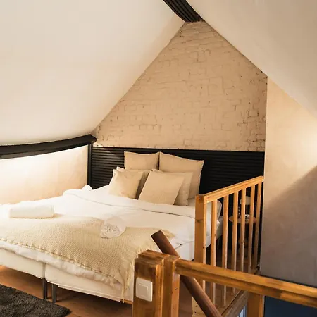 Appartement Simple Private In 5br Shared Apartment, Well Connected Location