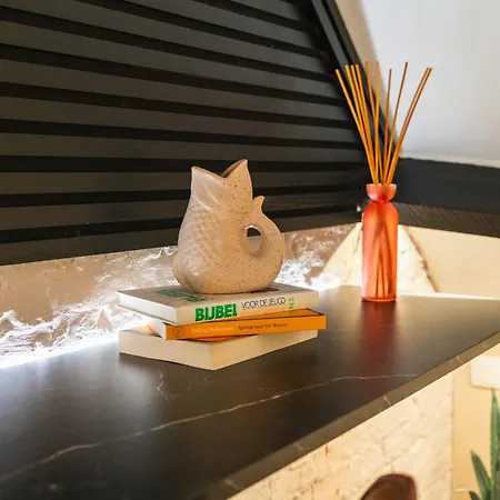 Appartement Simple Private In 5br Shared Apartment, Well Connected Location *