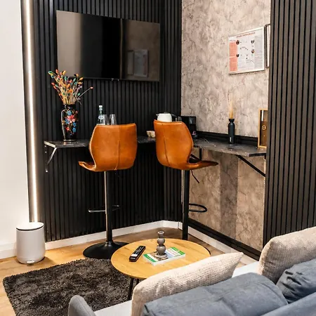 Simple Private In 5br Shared Apartment, Well Connected Location * Gand