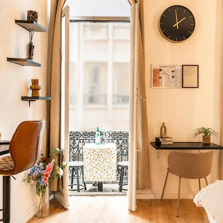Simple Private In 5br Shared Apartment, Well Connected Location * Gand