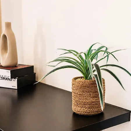 Simple Private In 5br Shared Apartment, Well Connected Location Appartement
