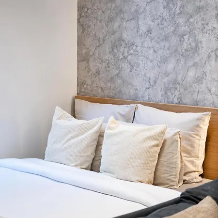 Simple Private In 5br Shared Apartment, Well Connected Location Appartement