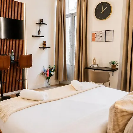 Simple Private In 5br Shared Apartment, Well Connected Location Gand