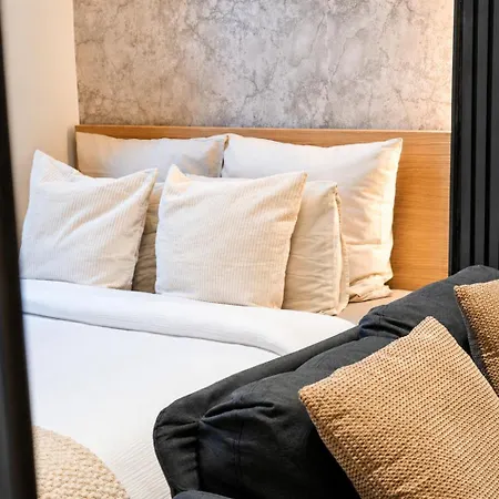 Simple Private In 5br Shared Apartment, Well Connected Location Gand