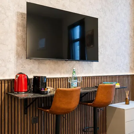 Appartement Simple Private In 5br Shared Apartment, Well Connected Location