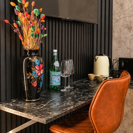 Simple Private In 5br Shared Apartment, Well Connected Location Appartement