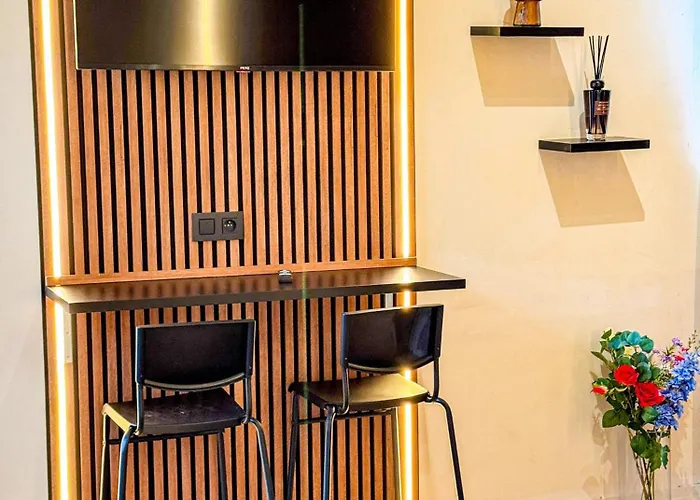 Appartamento Simple Private Rooms In 5Br Shared Apartment, Well Connected Location *