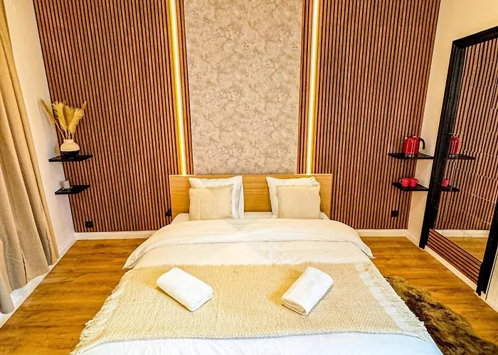 Simple Private Rooms In 5Br Shared Apartment, Well Connected Location Appartamento