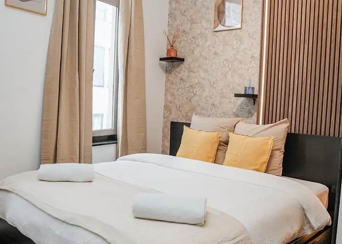 Simple Private Rooms In 5Br Shared Apartment, Well Connected Location