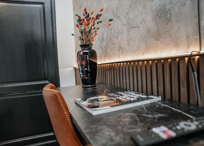 Appartamento Simple Private Rooms In 5Br Shared Apartment, Well Connected Location *