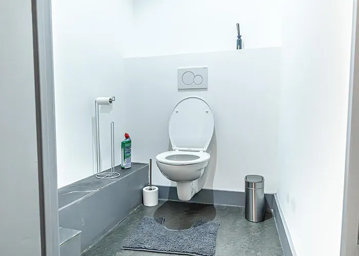 Appartamento Simple Private Rooms In 5Br Shared Apartment, Well Connected Location