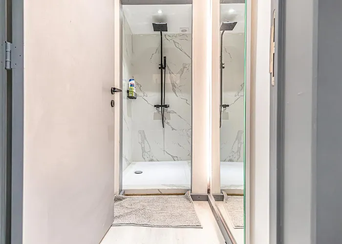 Lägenhet Simple Private In 5br Shared Apartment, Well Connected Location Gent