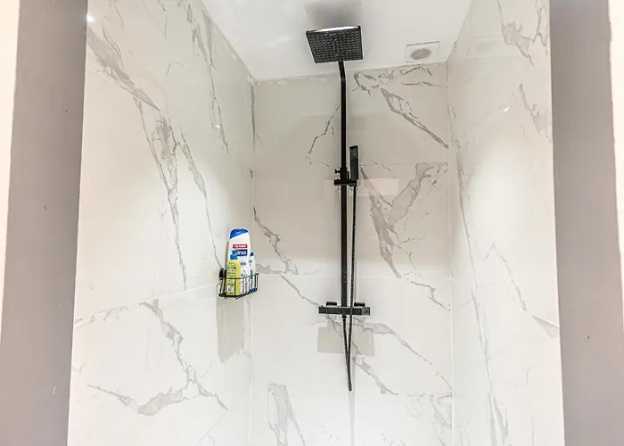 Simple Private Rooms In 5Br Shared Apartment, Well Connected Location Appartamento