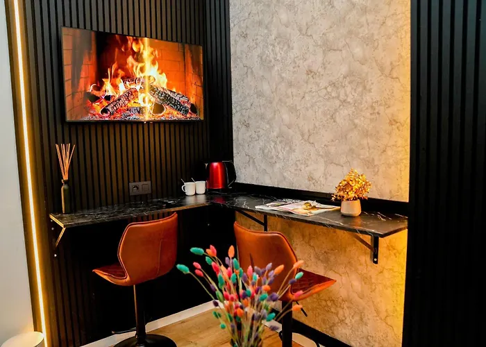 Appartamento Simple Private Rooms In 5Br Shared Apartment, Well Connected Location *