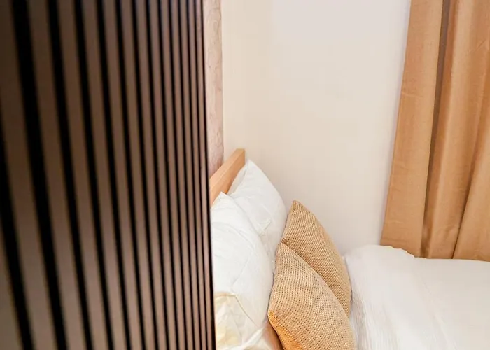 Simple Private In 5br Shared Apartment, Well Connected Location * Gent