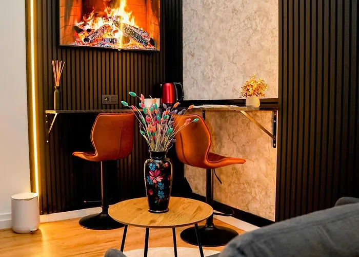 Simple Private Rooms In 5Br Shared Apartment, Well Connected Location Appartamento