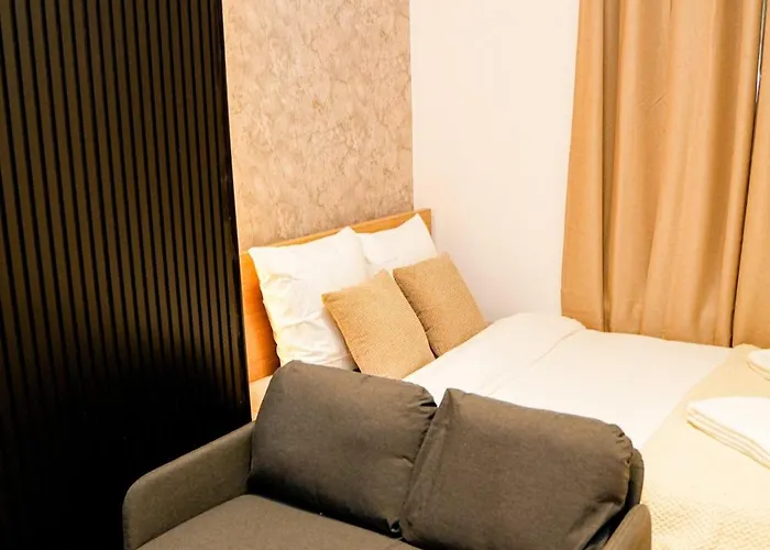 Simple Private Rooms In 5Br Shared Apartment, Well Connected Location * Gand