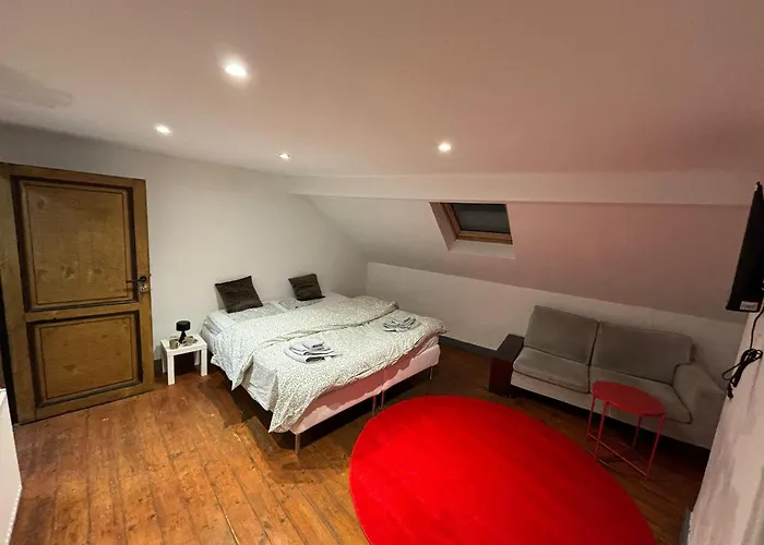 Appartamento Simple Private Rooms In 5Br Shared Apartment, Well Connected Location