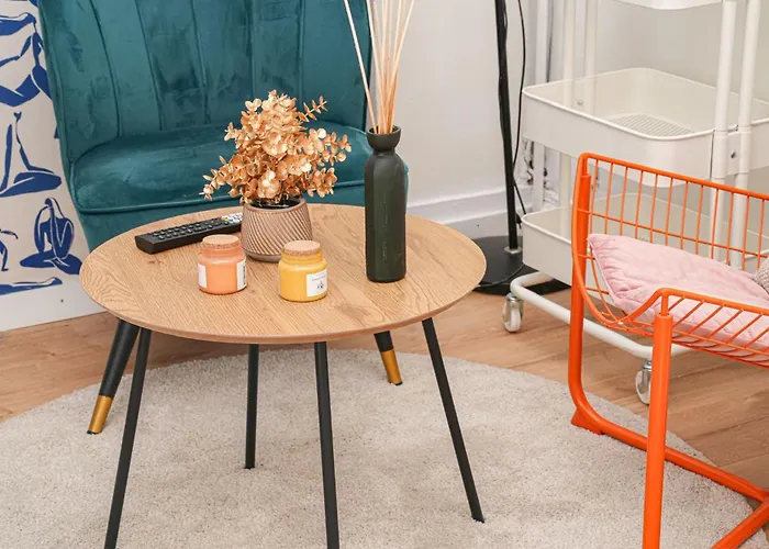 Simple Private Rooms In 5Br Shared Apartment, Well Connected Location