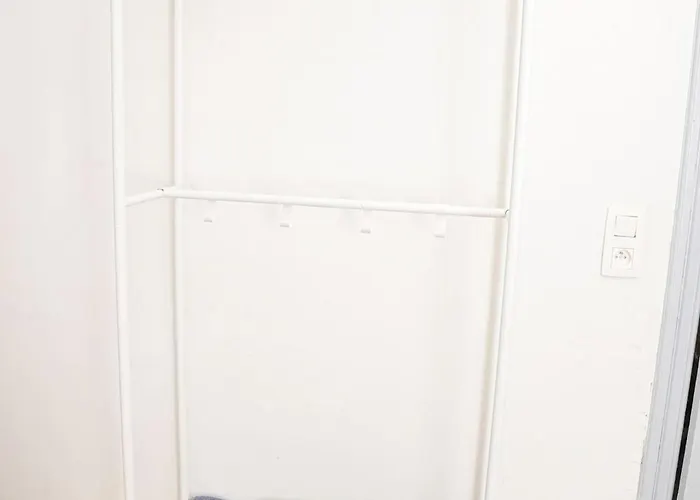 Simple Private Rooms In 5Br Shared Apartment, Well Connected Location