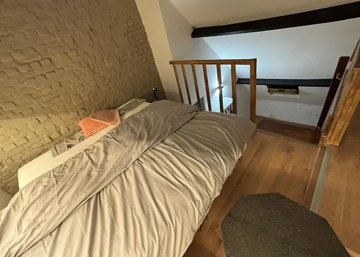 Appartamento Simple Private Rooms In 5Br Shared Apartment, Well Connected Location *