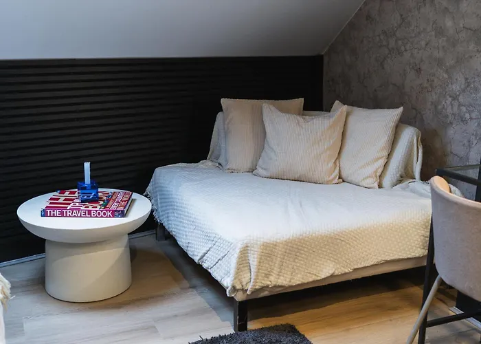 Simple Private In 5br Shared Apartment, Well Connected Location Appartement *