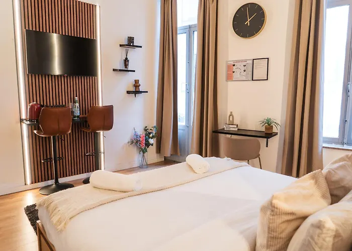 Apartment Simple Private In 5br Shared Apartment, Well Connected Location *