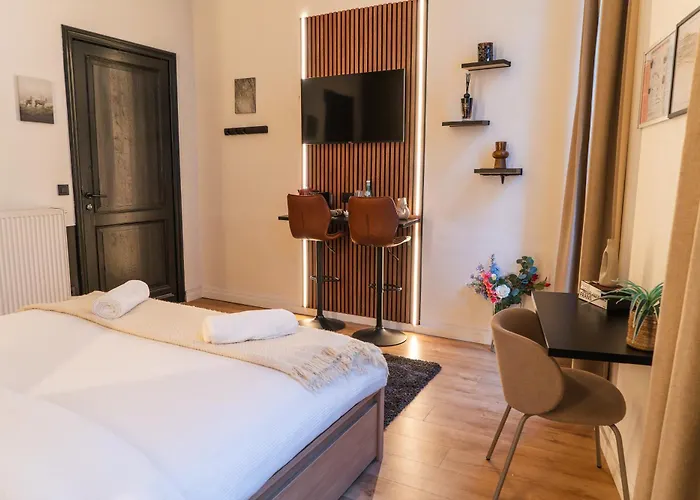 Appartement Simple Private In 5br Shared Apartment, Well Connected Location