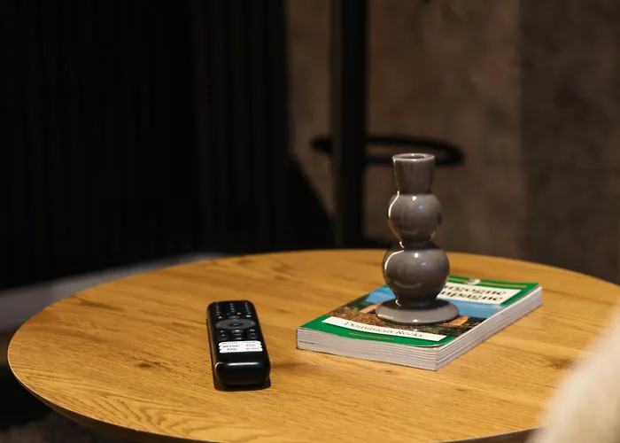 Appartement Simple Private In 5br Shared Apartment, Well Connected Location *