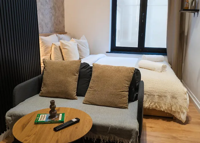 Simple Private In 5br Shared Apartment, Well Connected Location