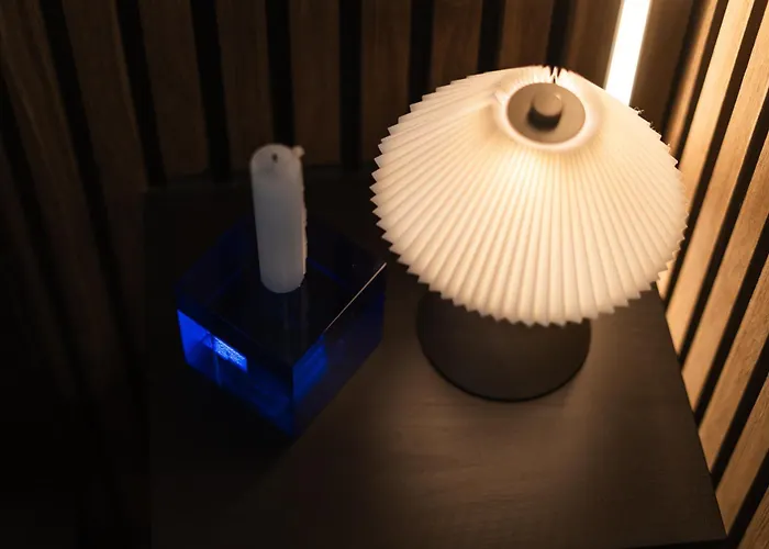 Appartement Simple Private In 5br Shared Apartment, Well Connected Location *