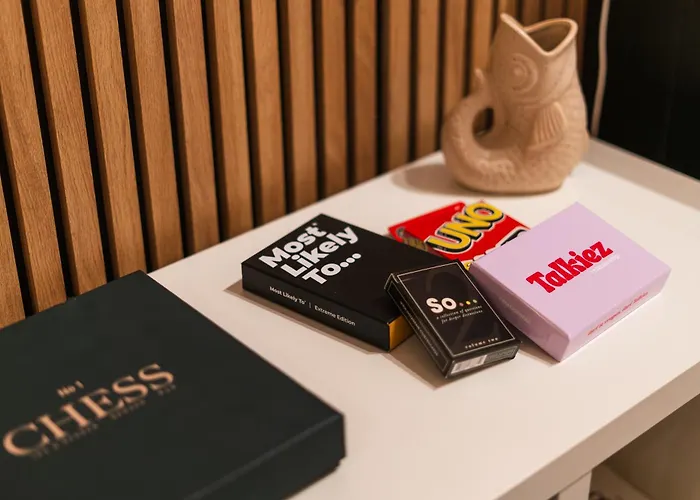 Appartement Simple Private In 5br Shared Apartment, Well Connected Location *