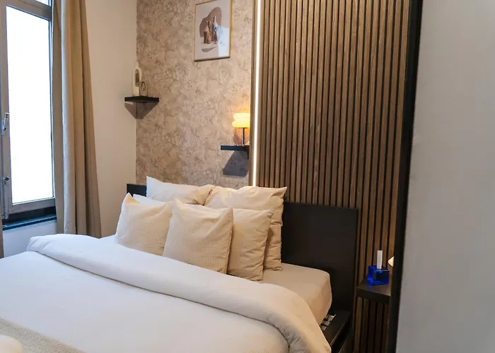 Apartment Simple Private In 5br Shared Apartment, Well Connected Location