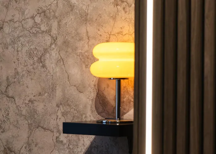 Simple Private In 5br Shared Apartment, Well Connected Location