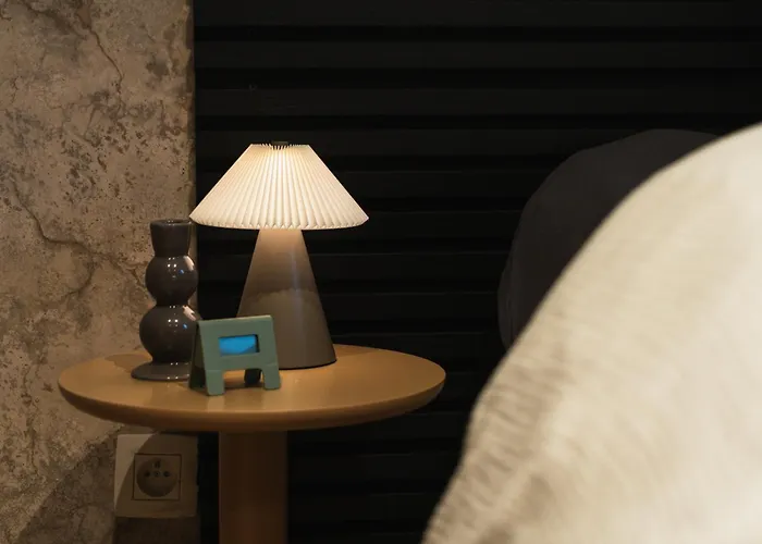 Simple Private In 5br Shared Apartment, Well Connected Location Apartment