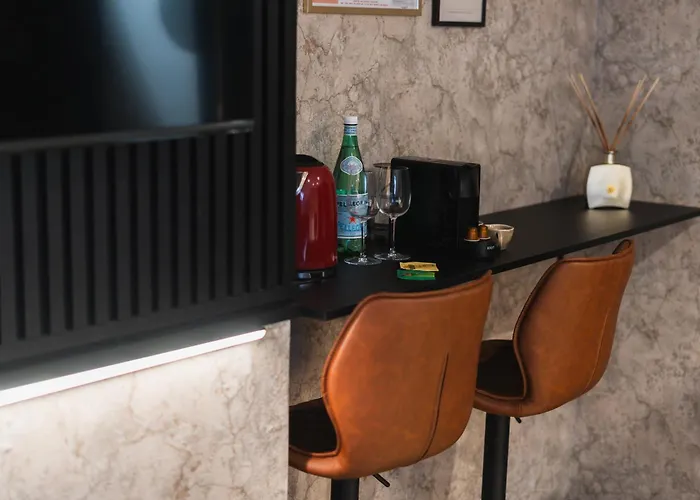 Simple Private In 5br Shared Apartment, Well Connected Location Appartement