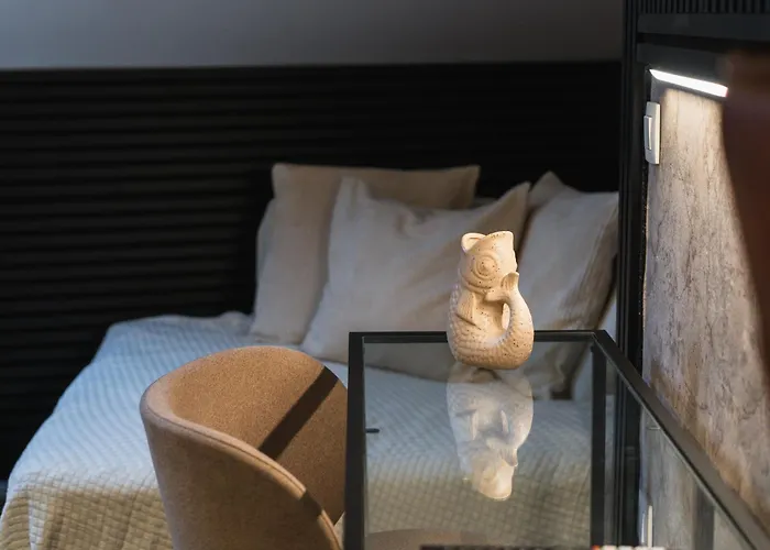 Appartement Simple Private In 5br Shared Apartment, Well Connected Location *