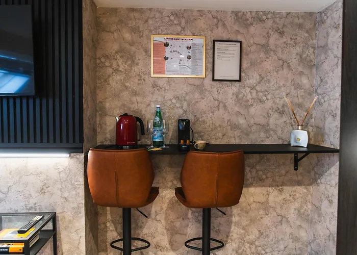 Simple Private In 5br Shared Apartment, Well Connected Location