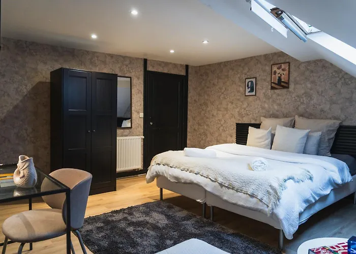 Simple Private In 5br Shared Apartment, Well Connected Location Appartement