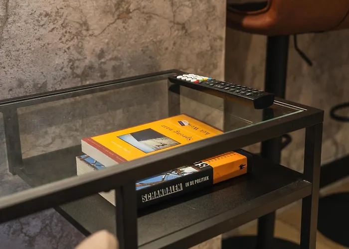 Simple Private In 5br Shared Apartment, Well Connected Location *