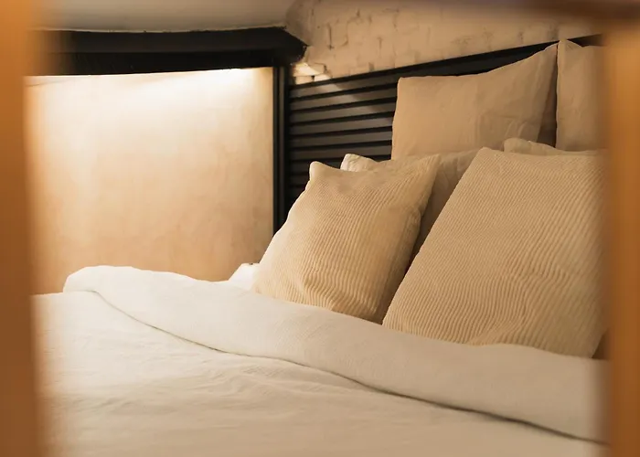 Apartment Simple Private In 5br Shared Apartment, Well Connected Location